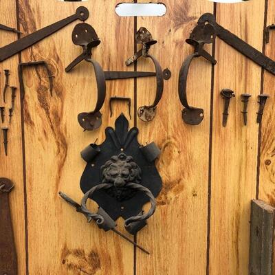 Lot 99 G: Primitive door and gate hardware