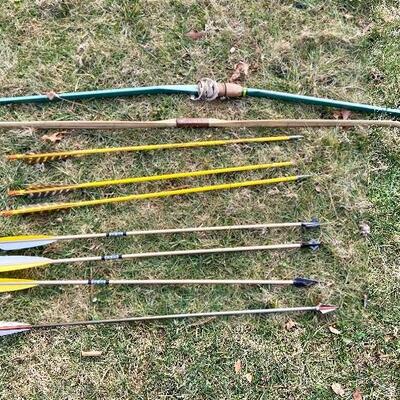 Lot 153: Paul Bunyan Long Bow & Vintage Archery set 