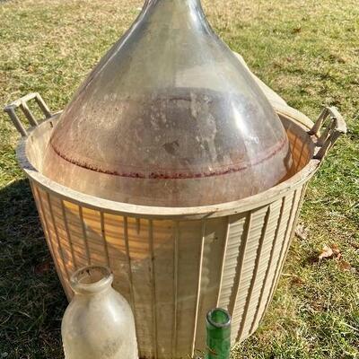 Lot 156: Large Vintage Wine decanter 