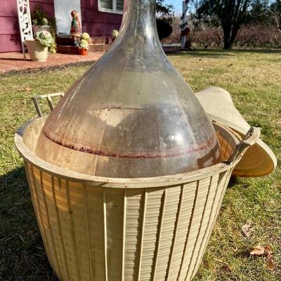 Lot 156: Large Vintage Wine decanter 