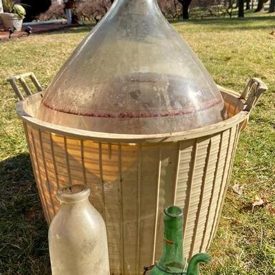 Lot 156: Large Vintage Wine decanter 