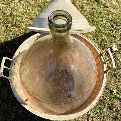 Lot 156: Large Vintage Wine decanter 