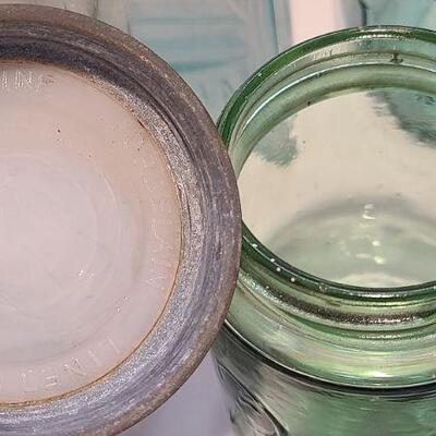 Lot 140: Rare Keystone Mason with Keystone Lid, Green Root, Queens