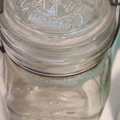 Lot 140: Rare Keystone Mason with Keystone Lid, Green Root, Queens