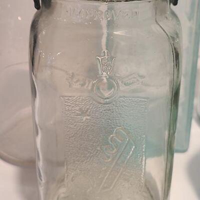 Lot 140: Rare Keystone Mason with Keystone Lid, Green Root, Queens
