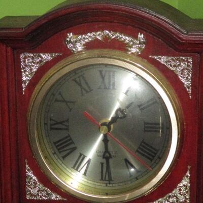 Lot 8 - Mantel Clock