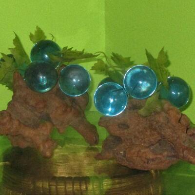 Lot 27 - Lucite Grapes on Branch GOOGLE THIS ONE