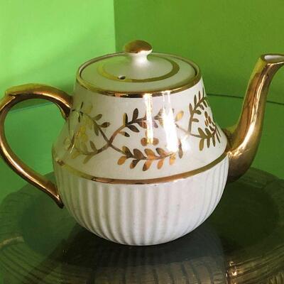 Lot 39 - Arthur Wood Teapot