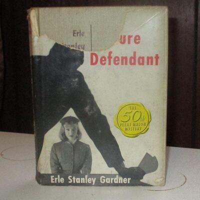 Lot 62 - Perry Mason E.S. Gardner Demure Defendant