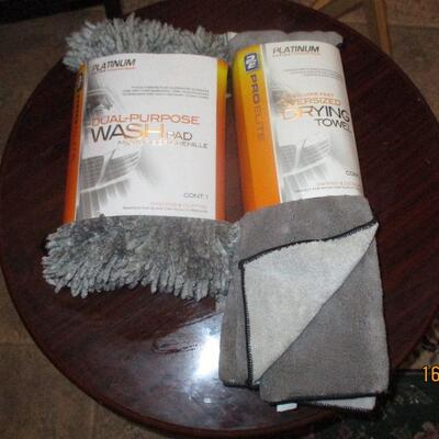 Lot 82 - Pro Elite Drying Towel and Wash Pad
