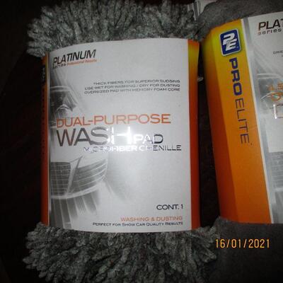 Lot 82 - Pro Elite Drying Towel and Wash Pad