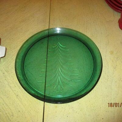 Lot 118 - Green Glass Tree Plate
