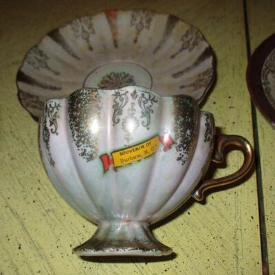 Lot 122 - 2 Vintage Cups and Saucers