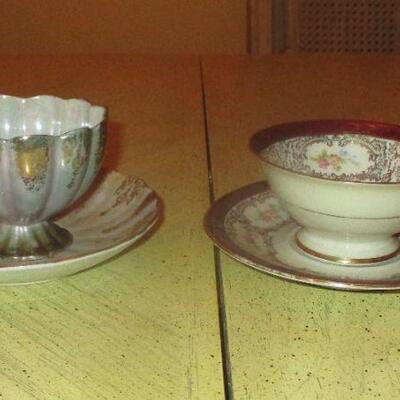 Lot 122 - 2 Vintage Cups and Saucers