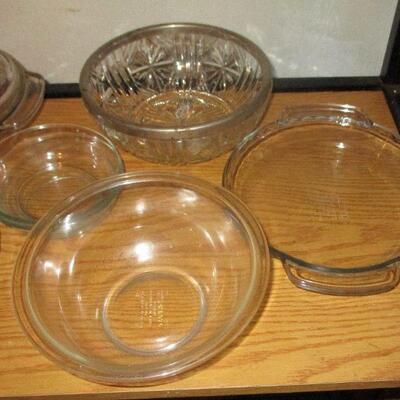 Lot 129 - Glass Baking and Mixing Dishes LOCAL PICK UP ONLY