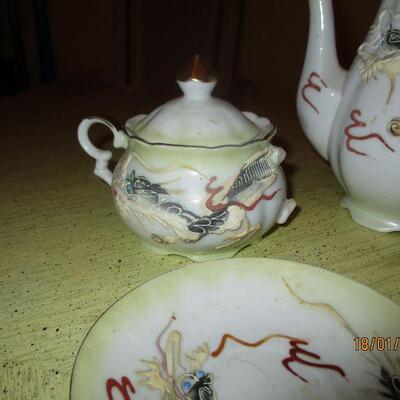 Lot 139 - Dragonware Tea Set