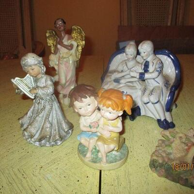 Lot 147 - Variety of Collectibles