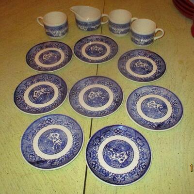 Lot 153 - Blue and White Dishes