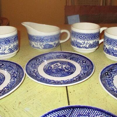 Lot 153 - Blue and White Dishes