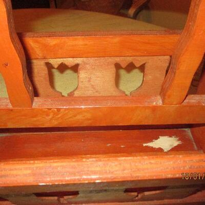 Lot 159 - Magazine Rack Tulips LOCAL PICK UP ONLY