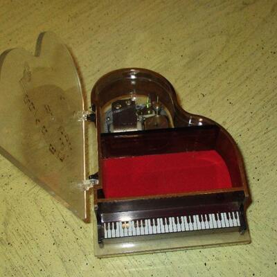 Lot 174 - Piano Jewelry Music Box