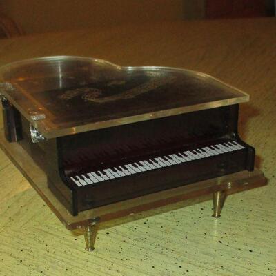 Lot 174 - Piano Jewelry Music Box