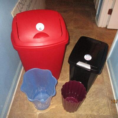 Lot 199 - Collection of Trash Cans LOCAL PICK UP ONLY