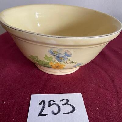 Lot 253 - Vintage bowl