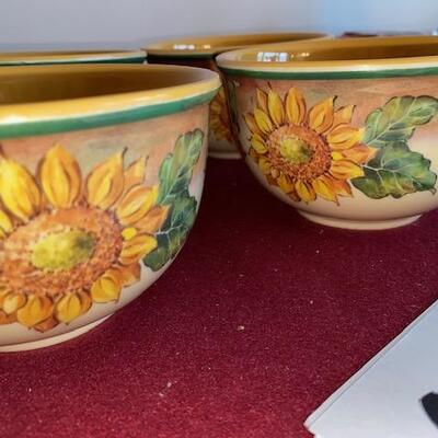 Lot 261 - Sunflower Bowls