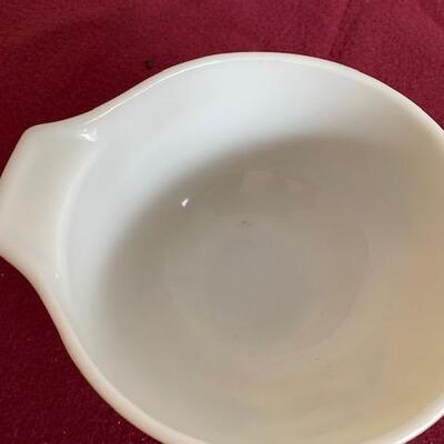 Lot 263 - Vintage Pyrex Homestead Bowl