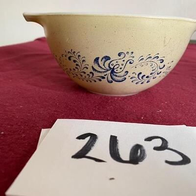 Lot 263 - Vintage Pyrex Homestead Bowl