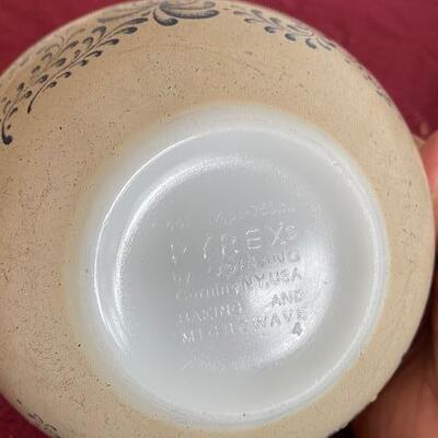 Lot 263 - Vintage Pyrex Homestead Bowl