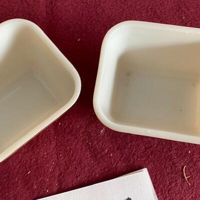 Lot 265 - Vintage Pyrex Homestead refrigerator dishes