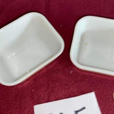 Lot 265 - Vintage Pyrex Homestead refrigerator dishes
