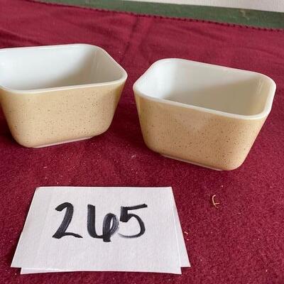 Lot 265 - Vintage Pyrex Homestead refrigerator dishes