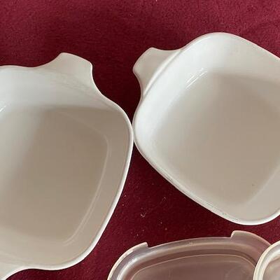 Lot 273 - =1.75 Cup Corningware dishes with lids
