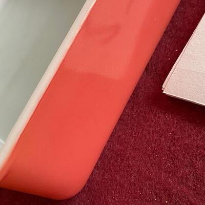 Lot 275 - VIntage Salmon Pink Pyrex Pan