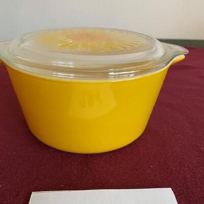 Lot 284 - Vintage Pyrex, Sunflower Pattern bowl with lid