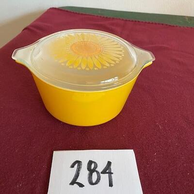 Lot 284 - Vintage Pyrex, Sunflower Pattern bowl with lid