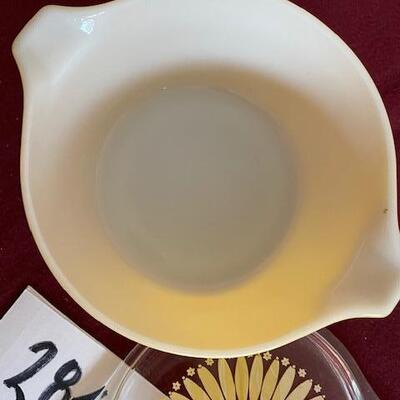 Lot 284 - Vintage Pyrex, Sunflower Pattern bowl with lid
