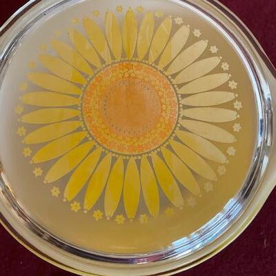 Lot 284 - Vintage Pyrex, Sunflower Pattern bowl with lid