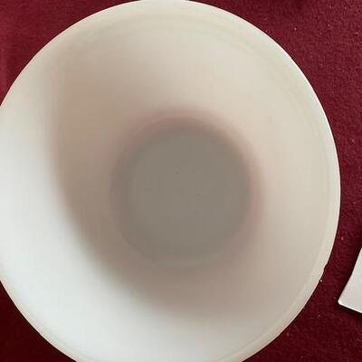 Lot 291 - Vintage Federal Milk Glass Bowl