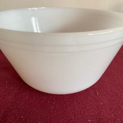 Lot 291 - Vintage Federal Milk Glass Bowl