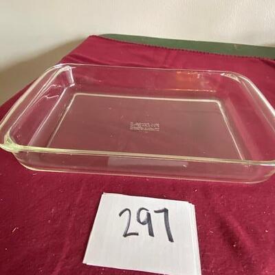 Lot 297 - Pyrex baking pan