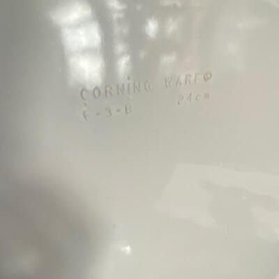 Lot 300 - Corningware French White round baking pan