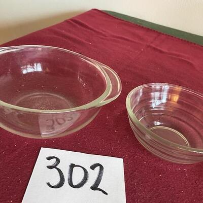 Lot 302 - mixing bowls