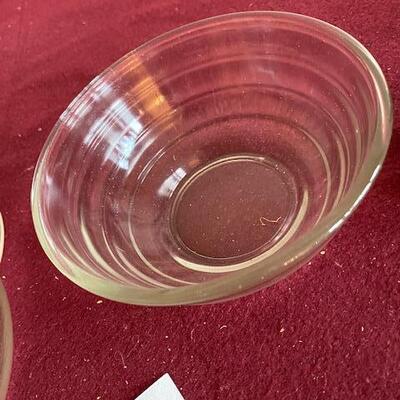 Lot 302 - mixing bowls