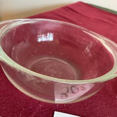 Lot 302 - mixing bowls