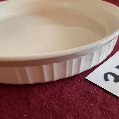 Lot 304 - Corningware French White round baking dish