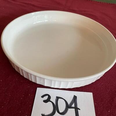 Lot 304 - Corningware French White round baking dish